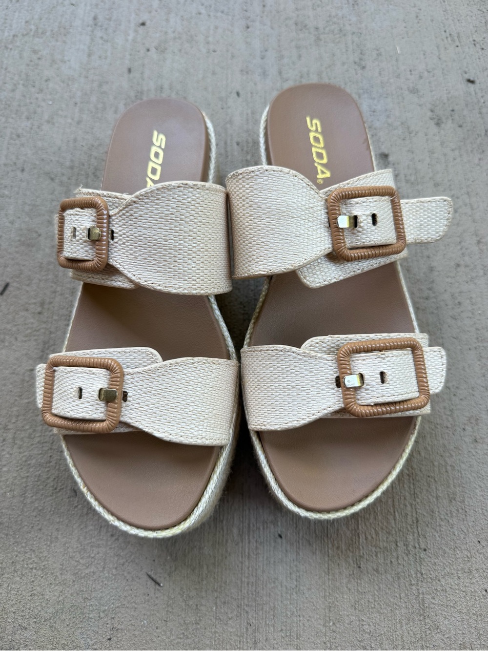 Soda Women's Cream Double-Buckle Slide Sandals size 8